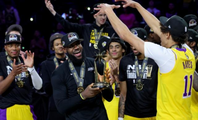 开云体育官网-他配吗？美媒建议季中赛冠军杯以詹姆斯命名